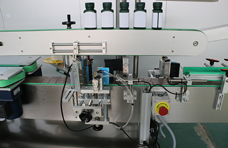 方牛奶瓶多側面貼標機
