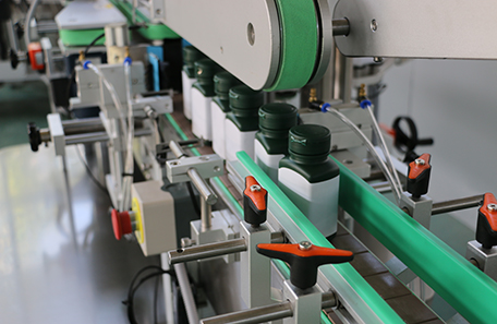 三角瓶多側(cè)面貼標(biāo)機(jī)