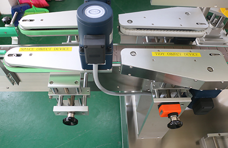 圓瓶不干膠雙面貼標(biāo)機