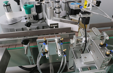 玻璃瓶定點定位貼標機