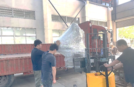 某國際知名高端美妝品牌定制模具雙標站平面貼標機定制圖 某國際知名高端美妝品牌定制模具雙標站平面貼標機