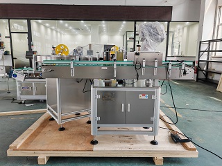 2025.9.18加拿大立式圓瓶不干膠貼標機1臺